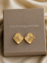Vintage Diamond Texture Stud Earrings