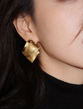 Vintage Diamond Texture Stud Earrings